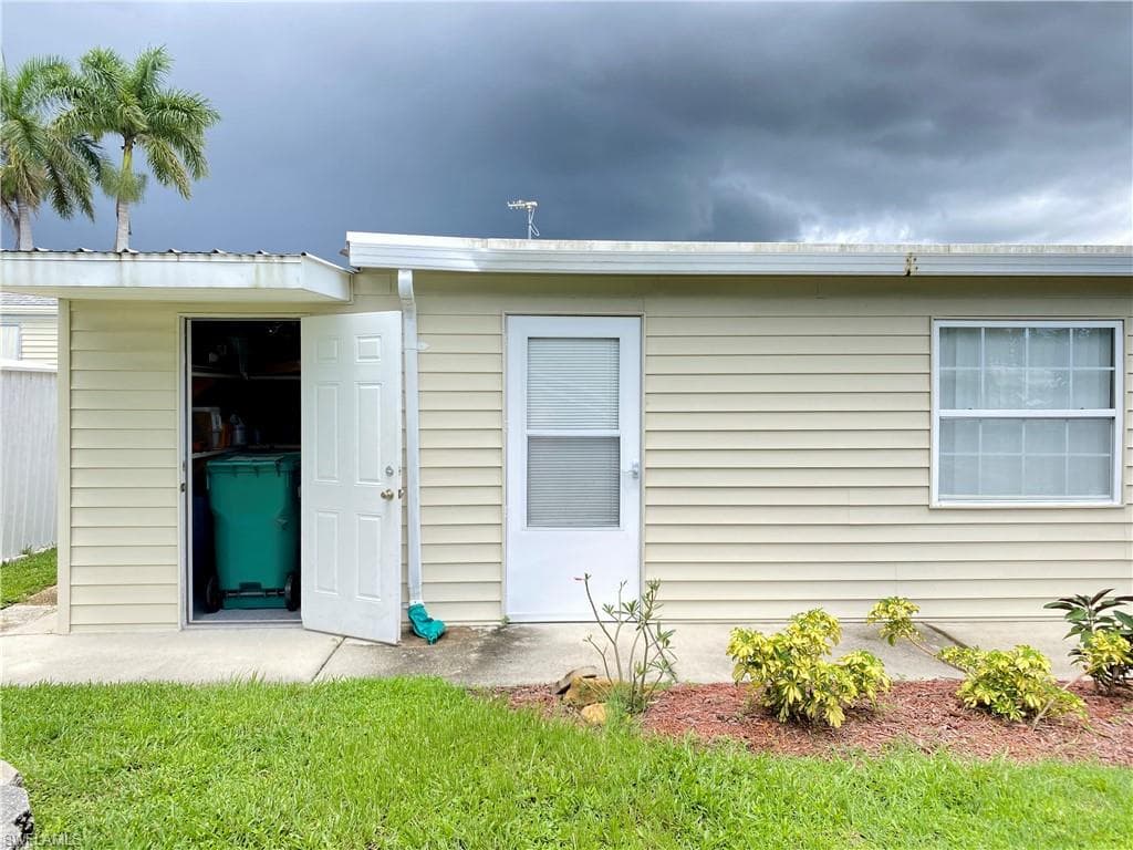 14 Pearl Dr 14p, Naples, FL 34114-37