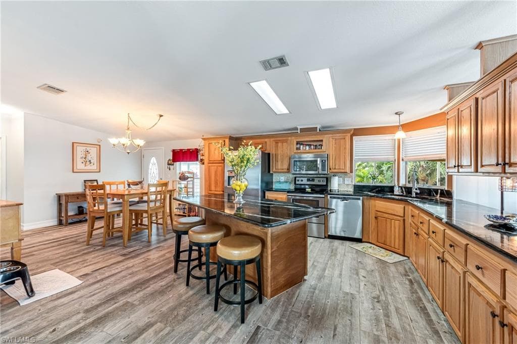 877 Cape Haze Ln, Naples, FL 34104-11