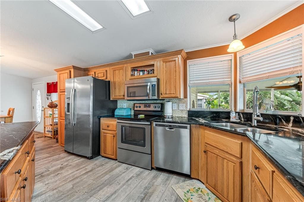 877 Cape Haze Ln, Naples, FL 34104-13