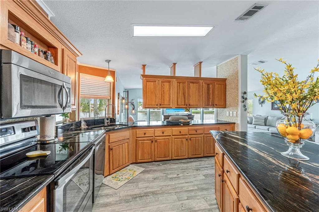 877 Cape Haze Ln, Naples, FL 34104-14