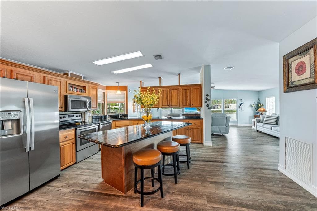 877 Cape Haze Ln, Naples, FL 34104-15
