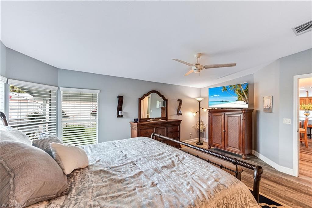 877 Cape Haze Ln, Naples, FL 34104-21
