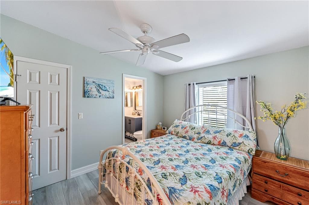 877 Cape Haze Ln, Naples, FL 34104-26