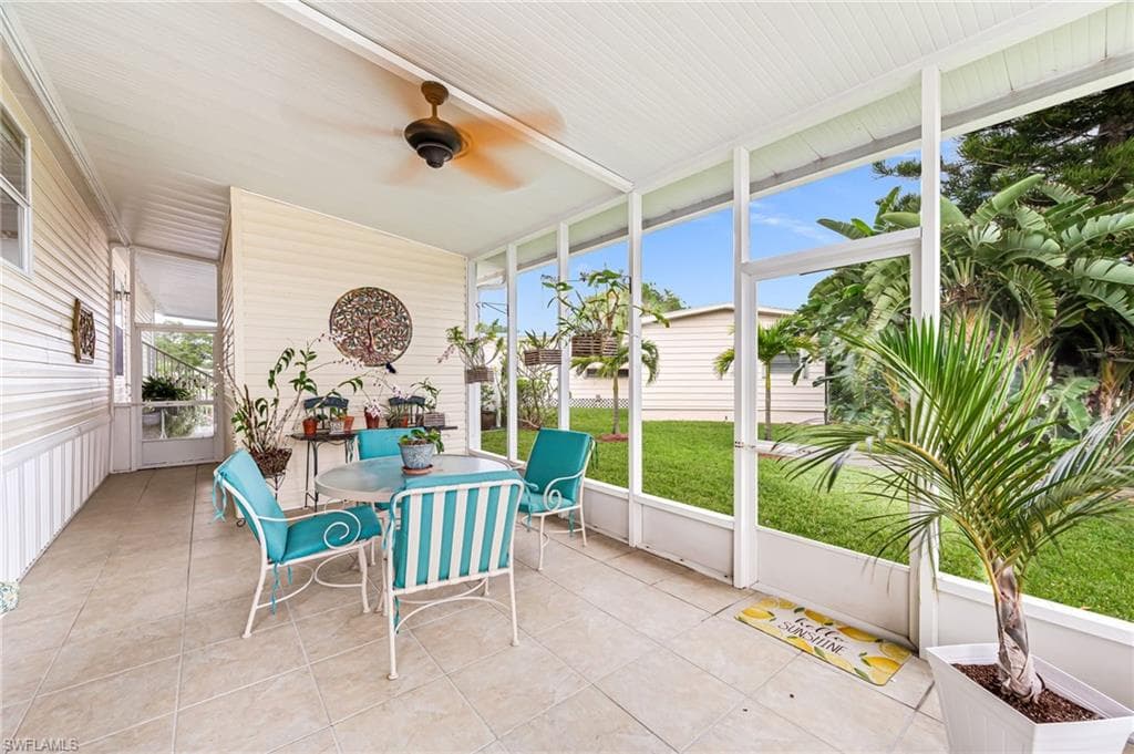 877 Cape Haze Ln, Naples, FL 34104-33