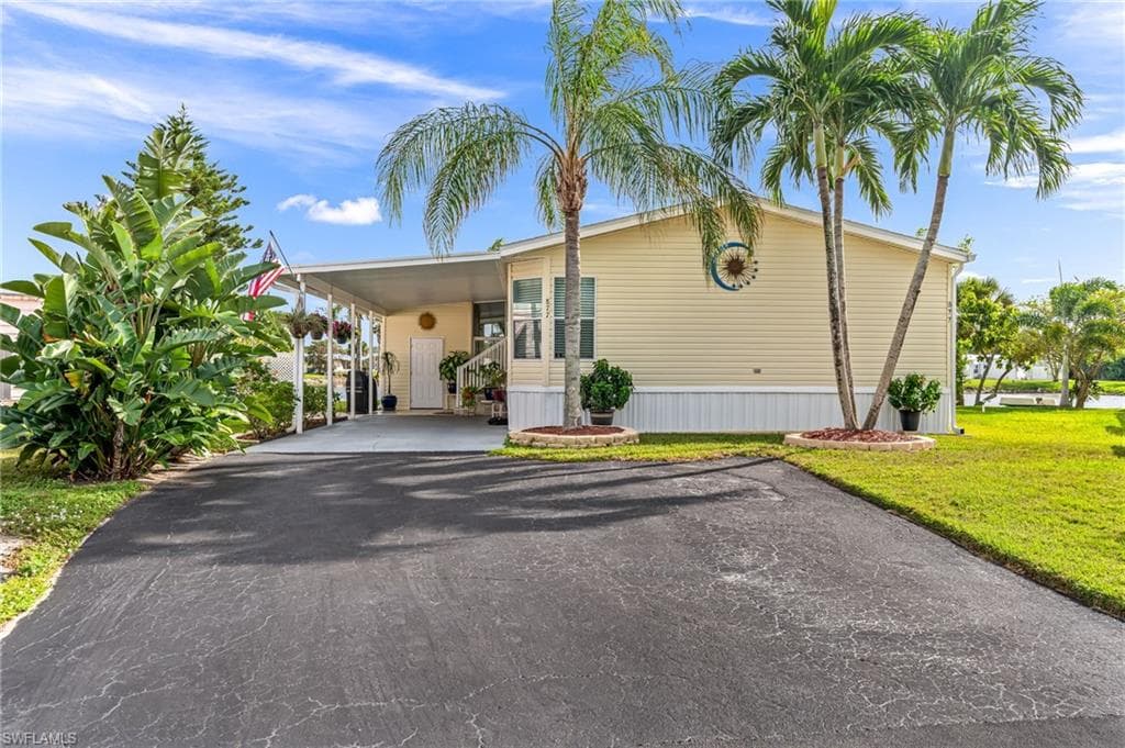 877 Cape Haze Ln, Naples, FL 34104-3