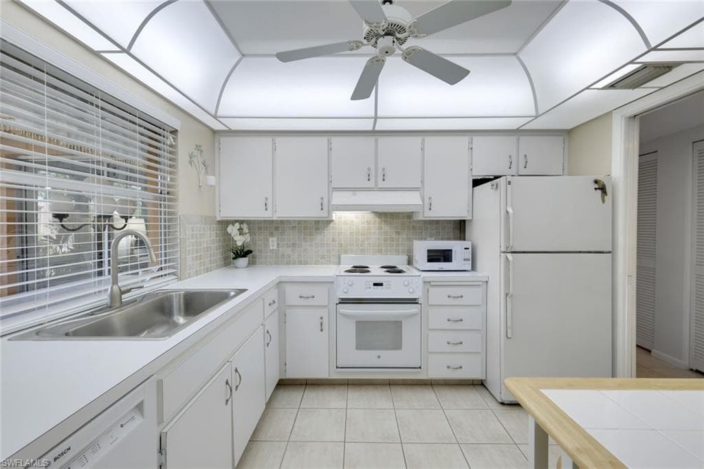 4120 Lakewood Blvd, Naples, FL 34112-10