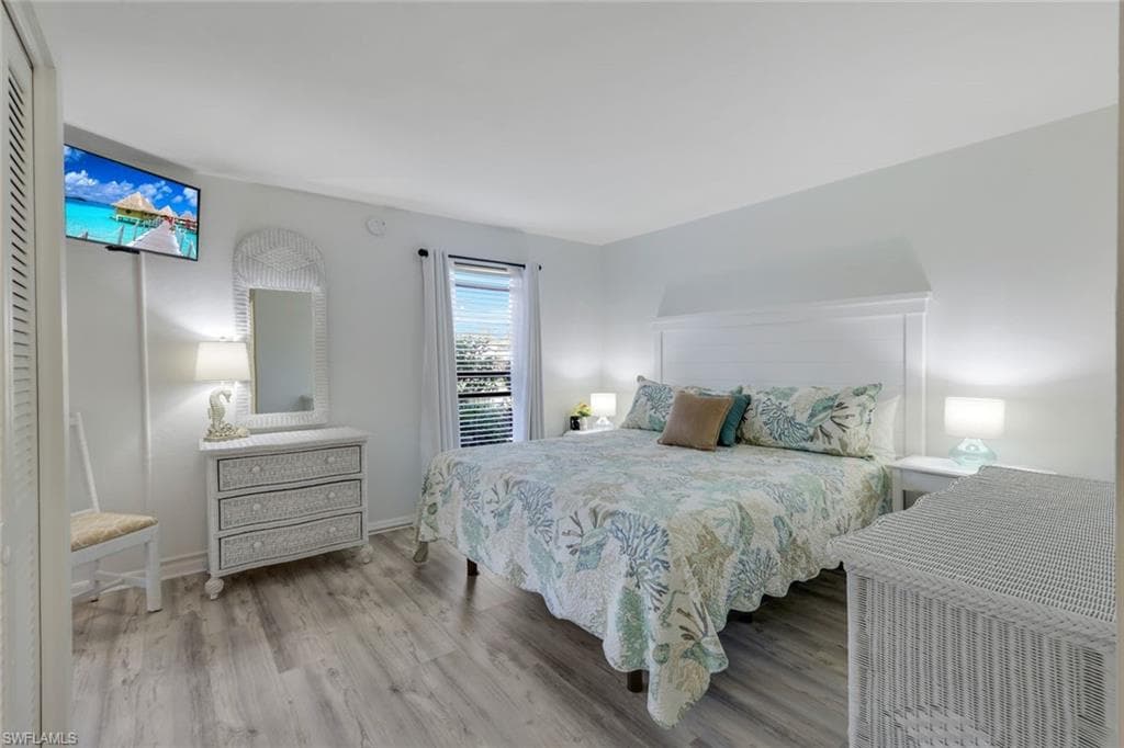 4120 Lakewood Blvd, Naples, FL 34112-14