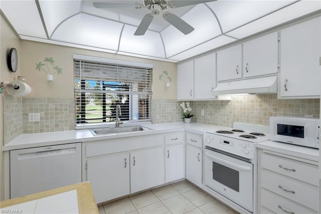4120 Lakewood Blvd, Naples, FL 34112-8