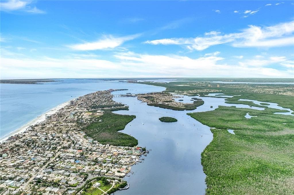 18 Avenida Carita, Fort Myers Beach, FL 33931-4