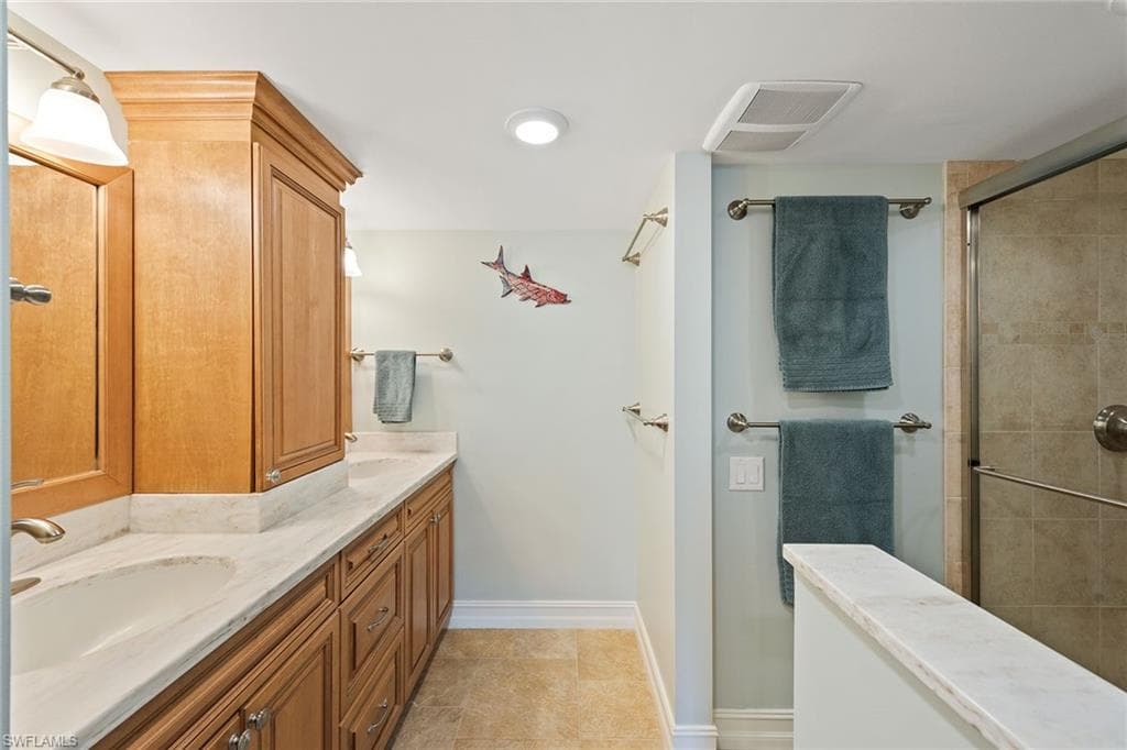 4005 Gulf Shore Blvd N 1004, Naples, FL 34103-15