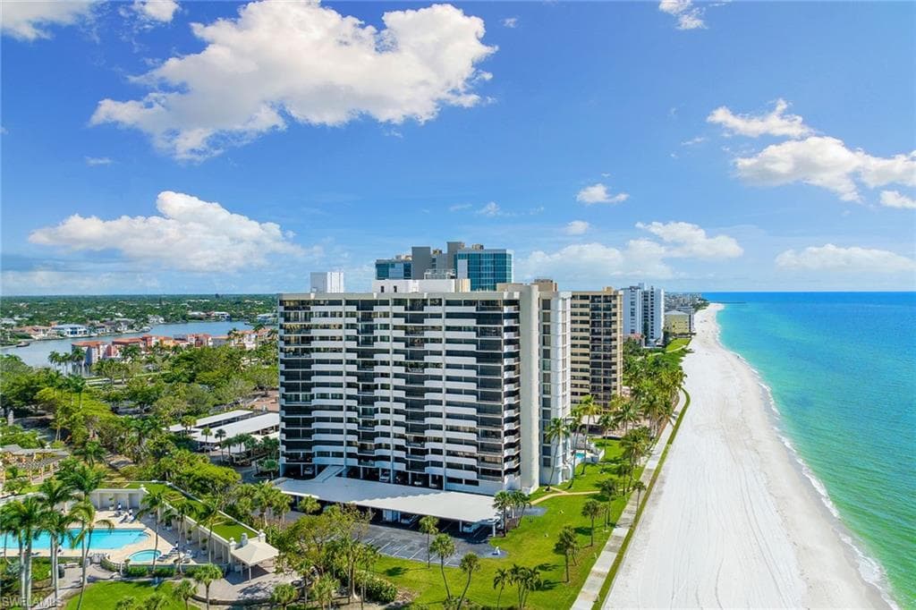 4005 Gulf Shore Blvd N 1004, Naples, FL 34103-1