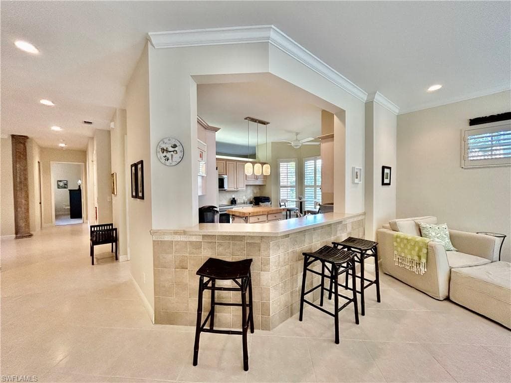 505 Via Veneto 8-201, Naples, FL 34108-9