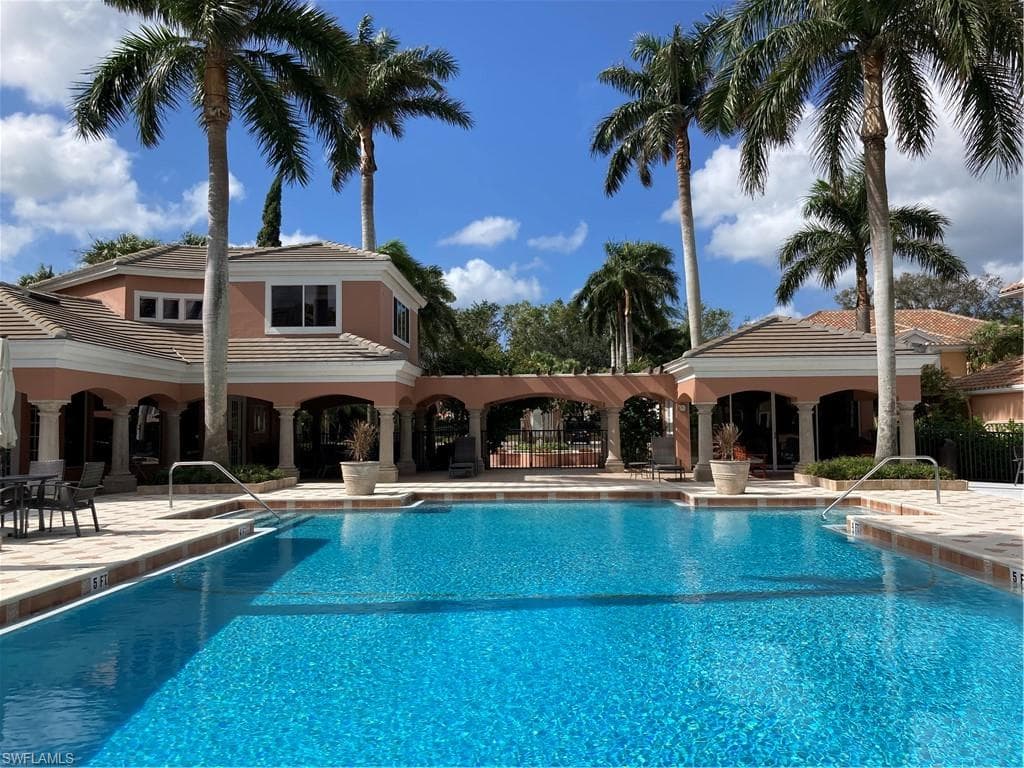 505 Via Veneto 8-201, Naples, FL 34108-1