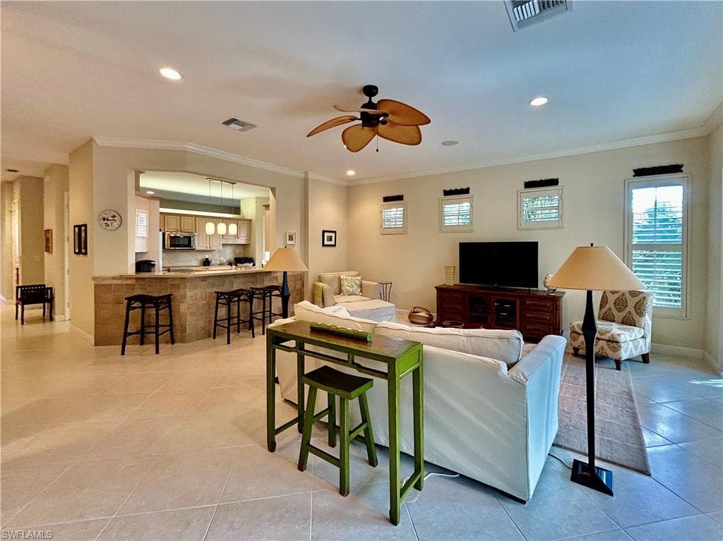 505 Via Veneto 8-201, Naples, FL 34108-4