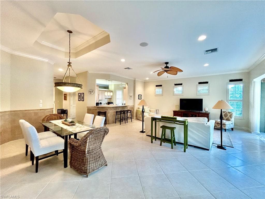 505 Via Veneto 8-201, Naples, FL 34108-5