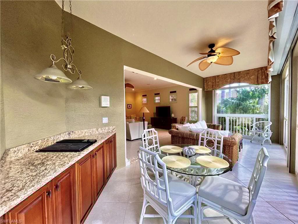 505 Via Veneto 8-201, Naples, FL 34108-8