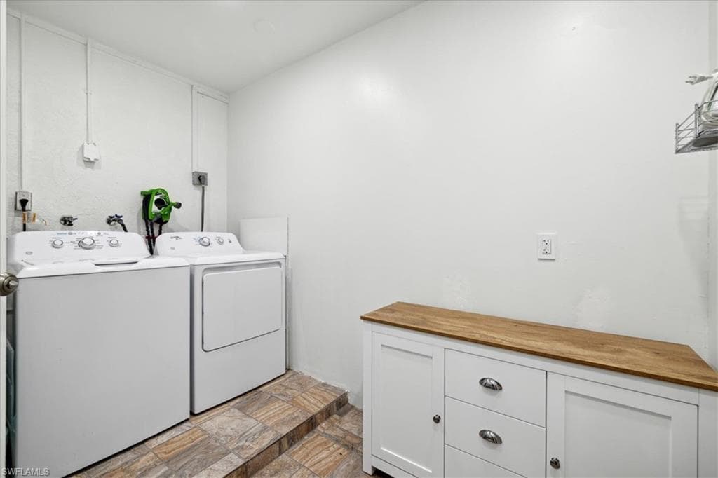 1671 Jamestown Ct, Fort Myers, FL 33907-20