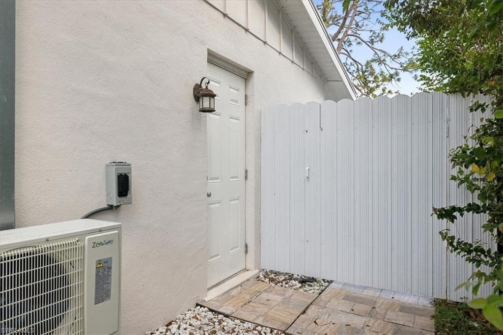 1671 Jamestown Ct, Fort Myers, FL 33907-21