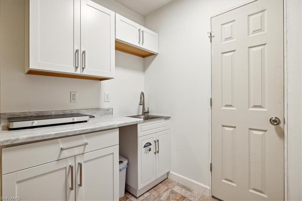 1671 Jamestown Ct, Fort Myers, FL 33907-24