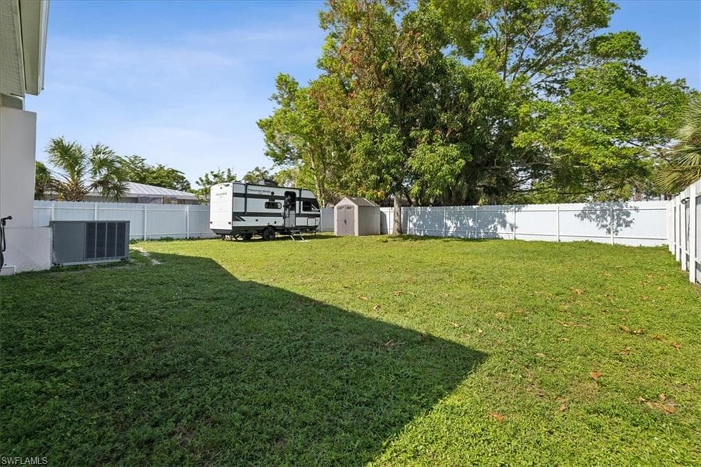 1671 Jamestown Ct, Fort Myers, FL 33907-28