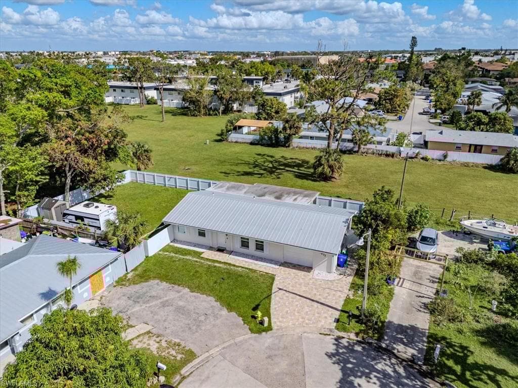 1671 Jamestown Ct, Fort Myers, FL 33907-31