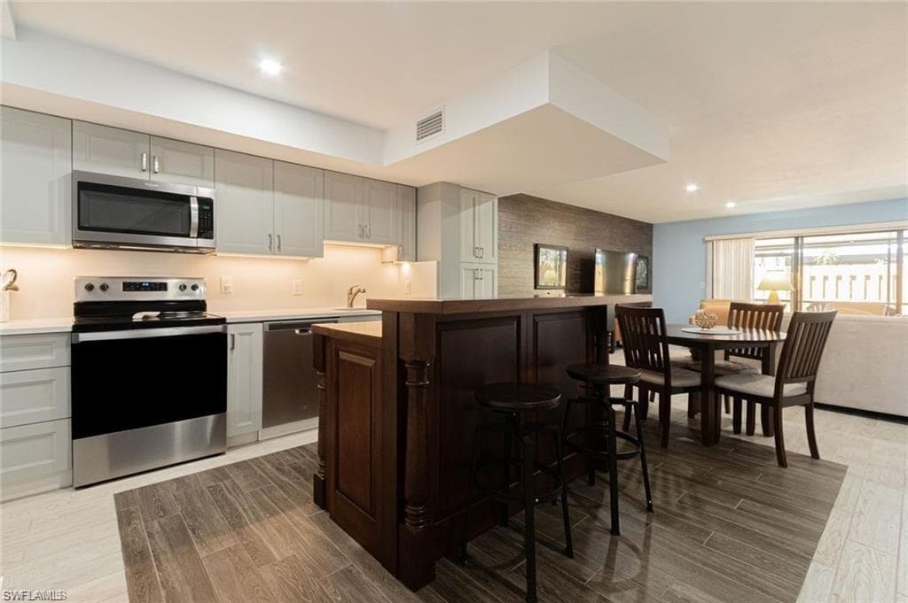 833 Meadowland Dr B, Naples, FL 34108-12