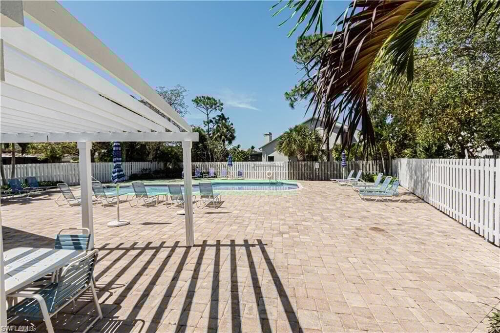833 Meadowland Dr B, Naples, FL 34108-16