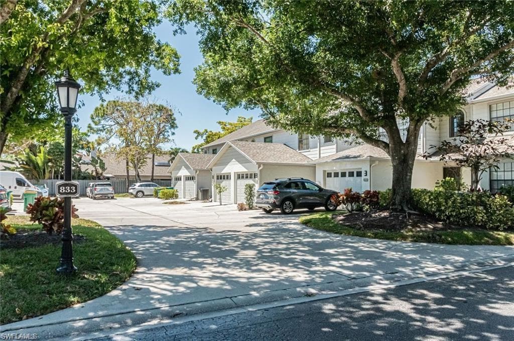833 Meadowland Dr B, Naples, FL 34108-1