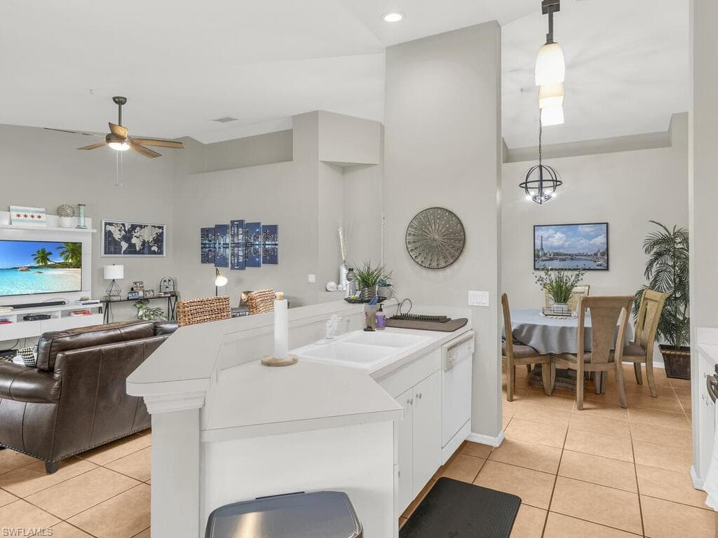 2865 Cypress Trace Cir 7-203, Naples, FL 34119-4