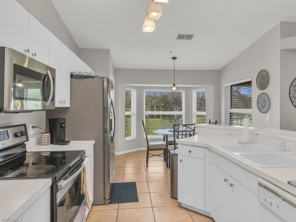 2865 Cypress Trace Cir 7-203, Naples, FL 34119-5
