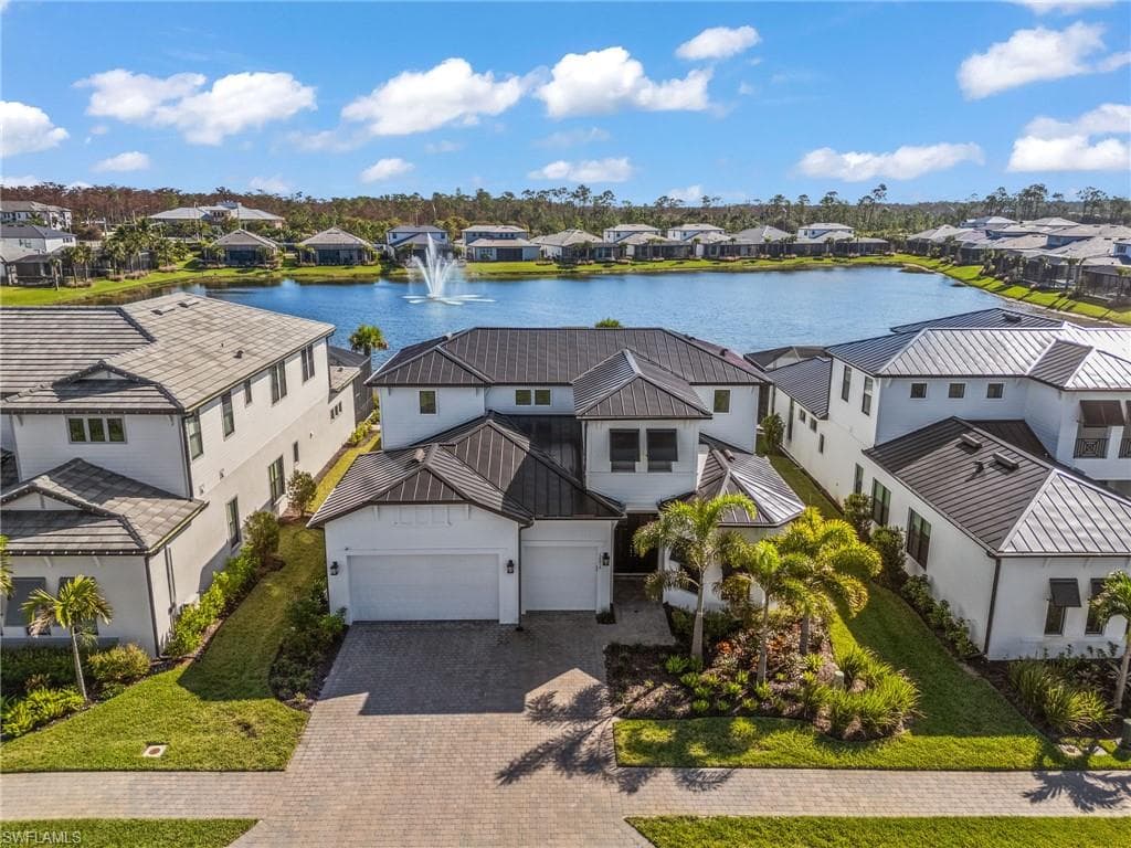 16214 Verilyn Cir, Naples, FL 34110-1
