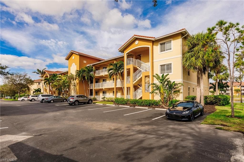 10000 Maddox Ln 122, Bonita Springs, FL 34135-1