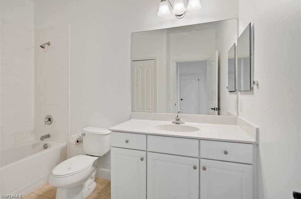14591 Manchester Dr, Naples, FL 34114-15