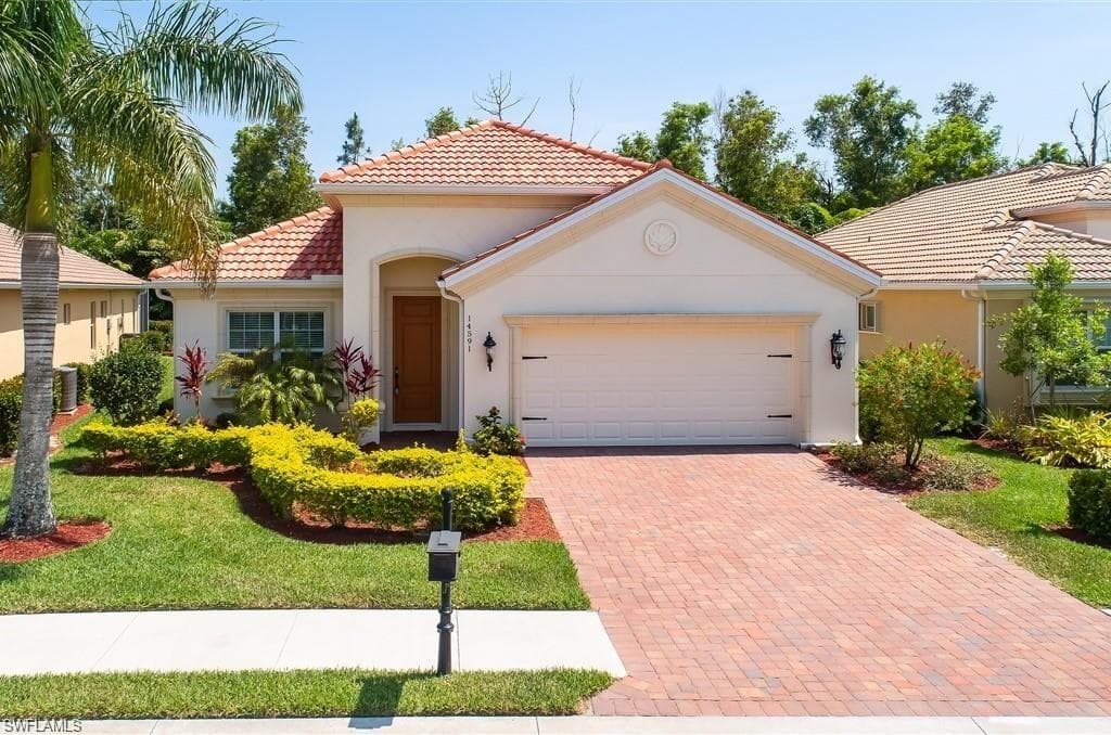 14591 Manchester Dr, Naples, FL 34114-1