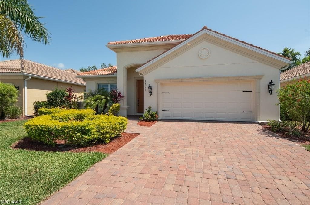 14591 Manchester Dr, Naples, FL 34114-3