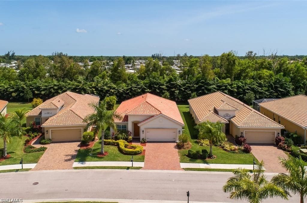 14591 Manchester Dr, Naples, FL 34114-4