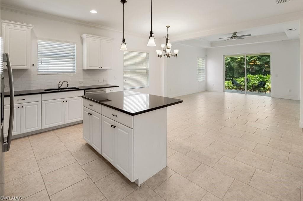 14591 Manchester Dr, Naples, FL 34114-5
