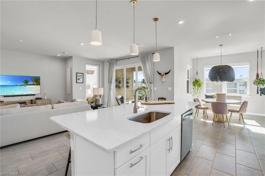 4595 Arboretum Cir 203, Naples, FL 34112-3