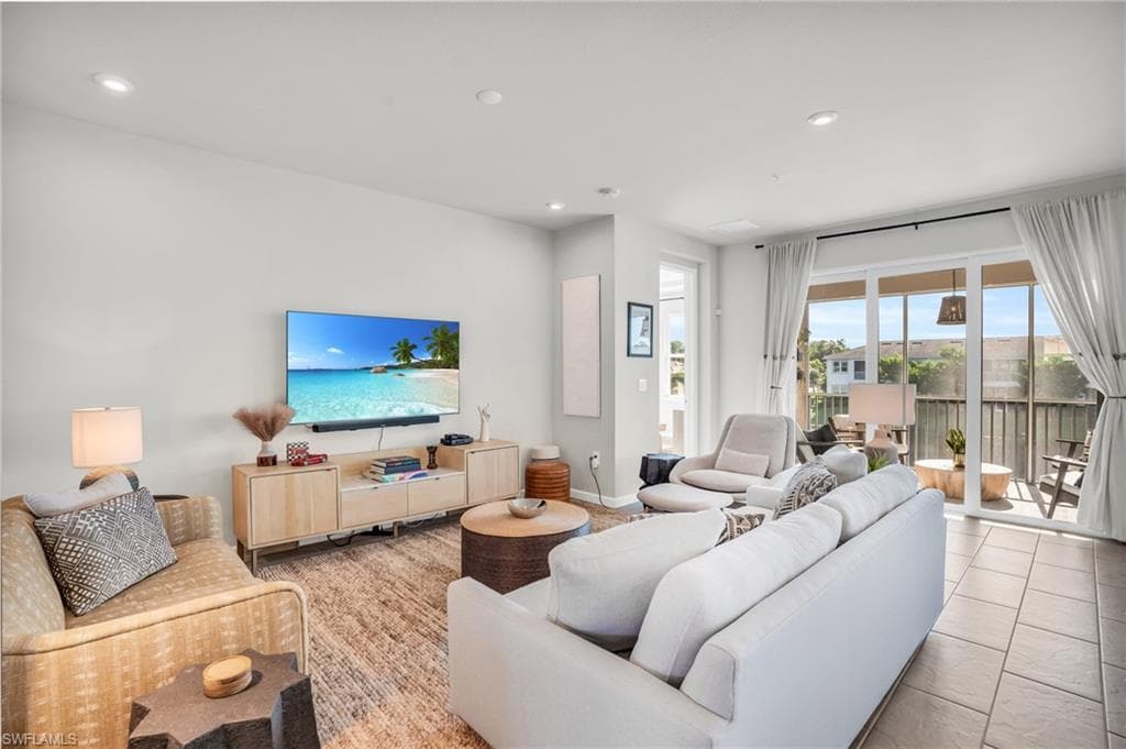 4595 Arboretum Cir 203, Naples, FL 34112-4