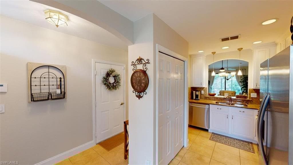 7660 Meadow Lakes Dr 1603, Naples, FL 34104-38