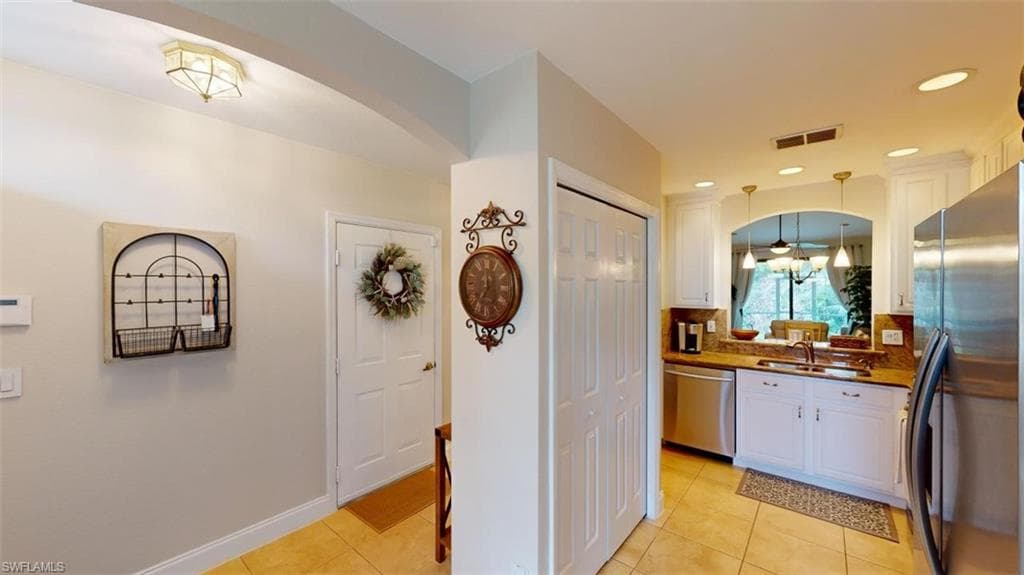 7660 Meadow Lakes Dr 1603, Naples, FL 34104-8