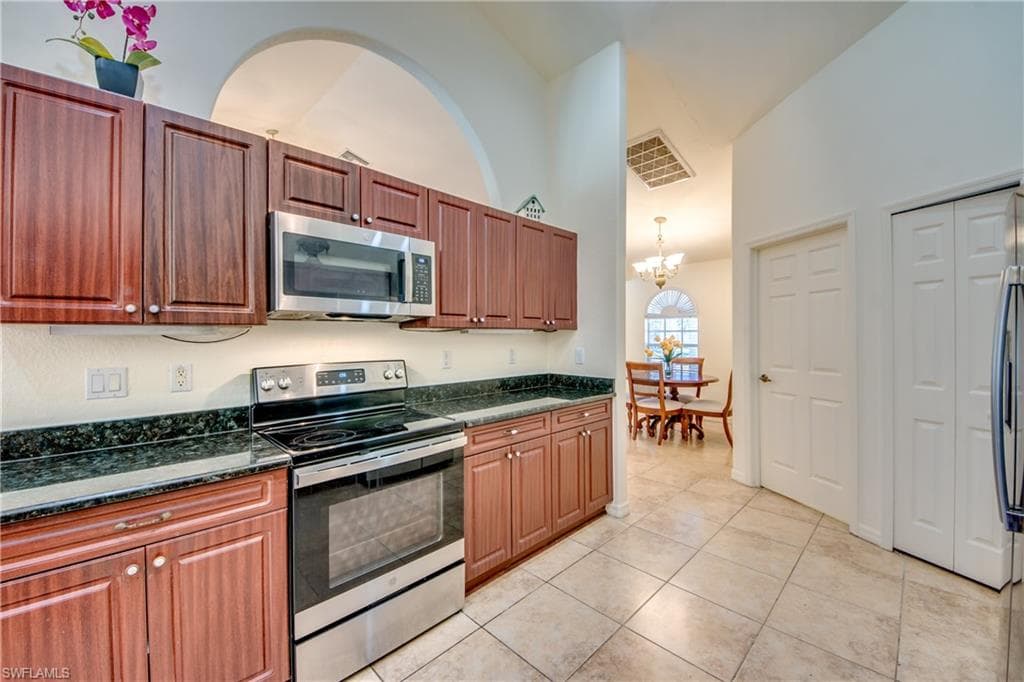 4341 25th Ct, Cape Coral, FL 33914-25