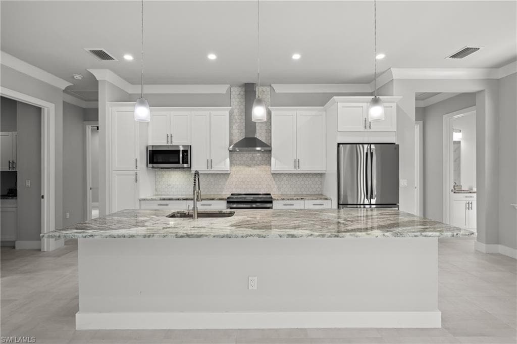70 33rd Ave NW, Naples, FL 34120-15