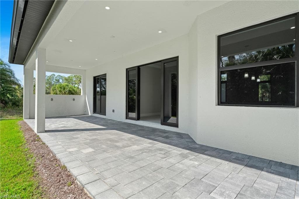 70 33rd Ave NW, Naples, FL 34120-47