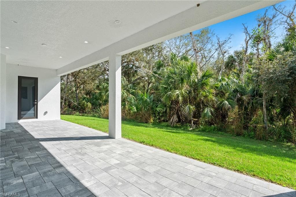 70 33rd Ave NW, Naples, FL 34120-48