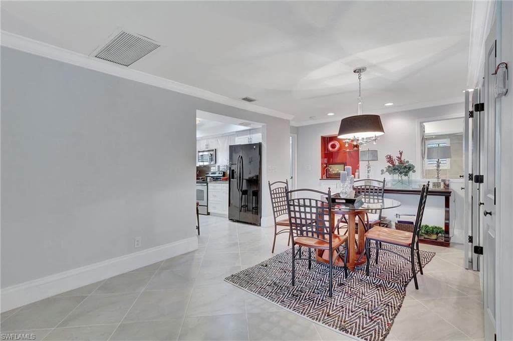 542 110th Ave N, Naples, FL 34108-9