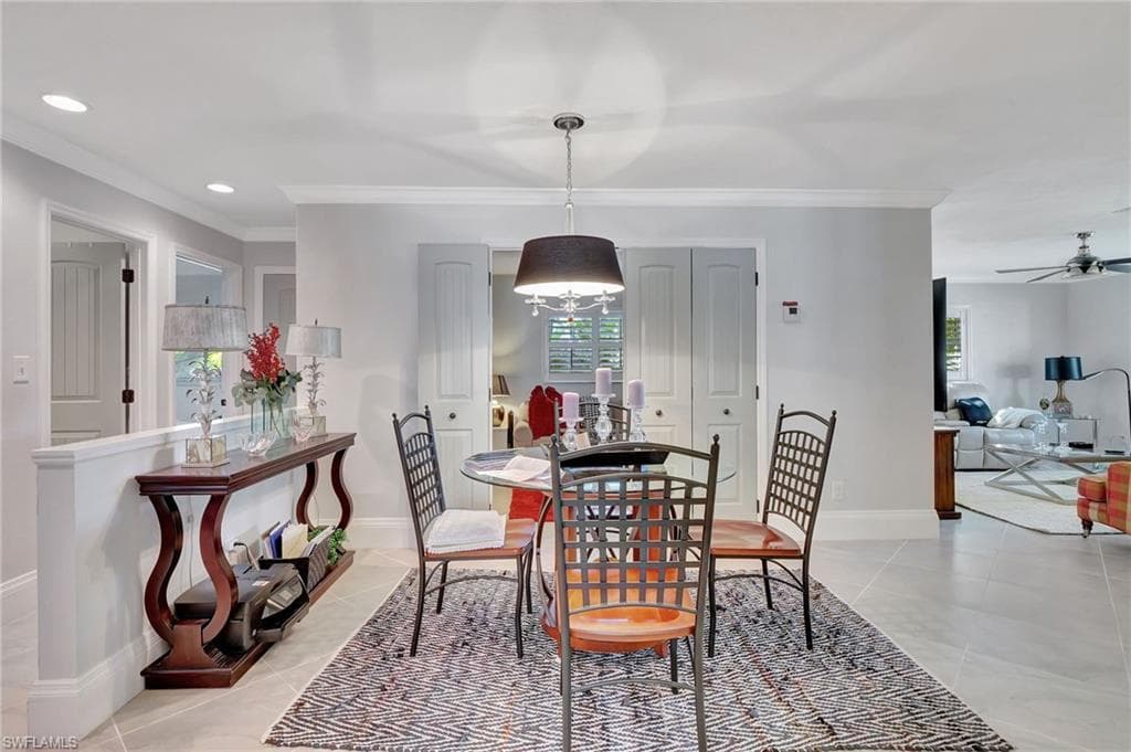 542 110th Ave N, Naples, FL 34108-11