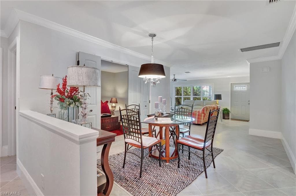 542 110th Ave N, Naples, FL 34108-14