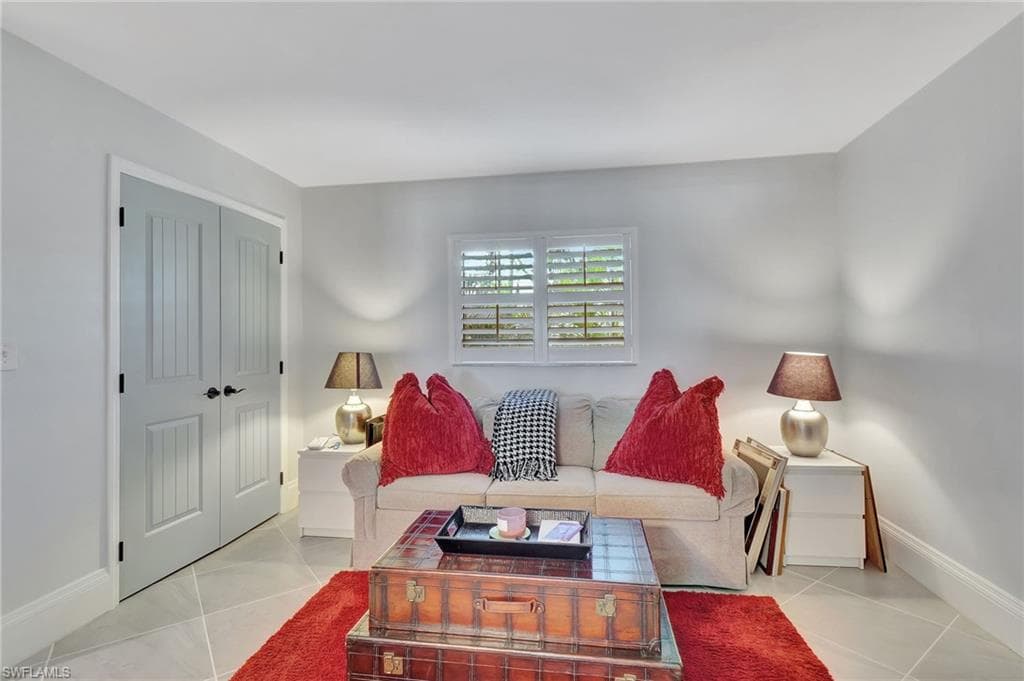 542 110th Ave N, Naples, FL 34108-16