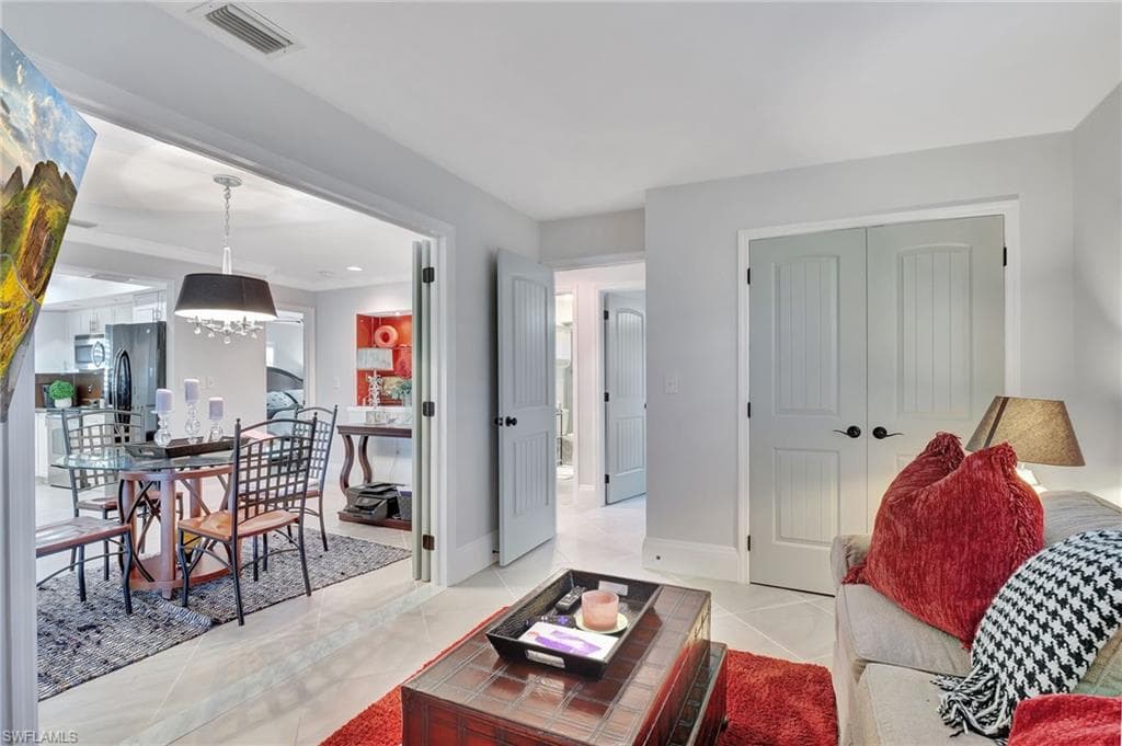 542 110th Ave N, Naples, FL 34108-17
